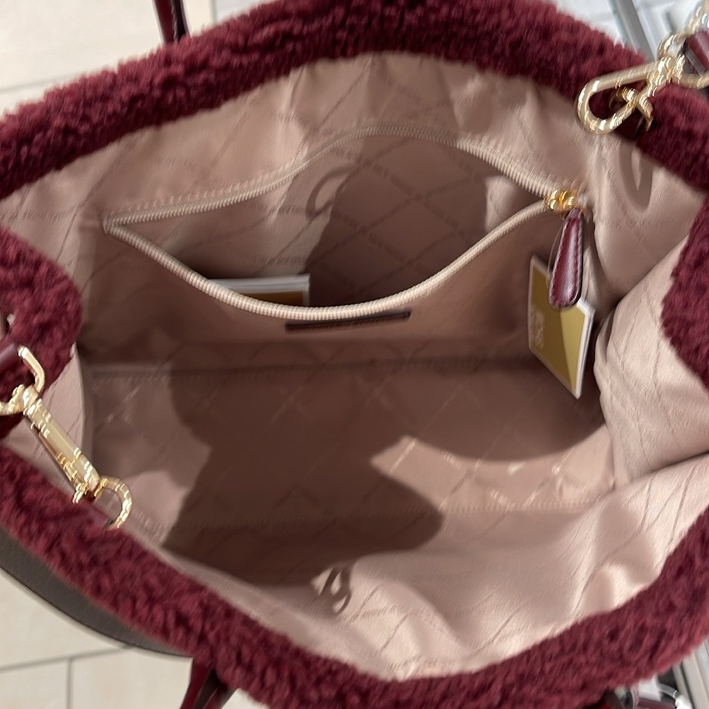 Michael Kors Medium SHEARLING MIRELLA Tote
Shoulder Bag Sherpa 
Oxblood 
NWT - Picture 8 of 16